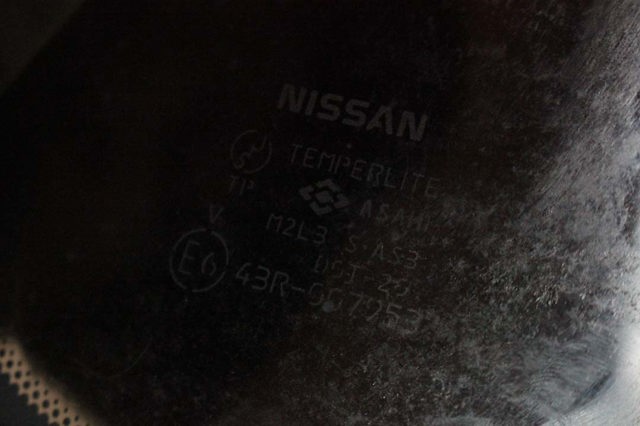 NISSAN 83300JG100 Стекло кузова (багажного отсека) правое в наличии Полтава