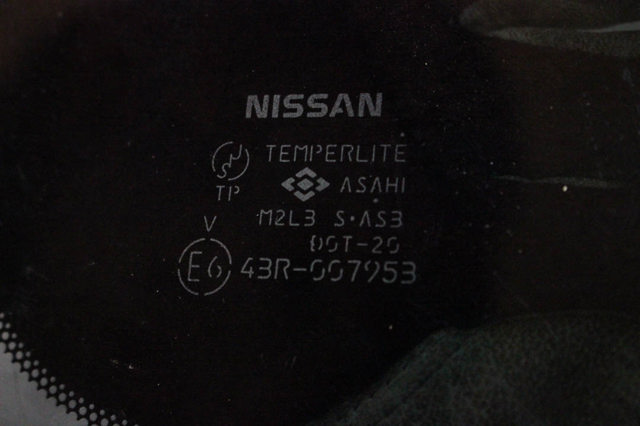 NISSAN 83300JG100 Стекло кузова (багажного отсека) правое в наличии Хмельницкий