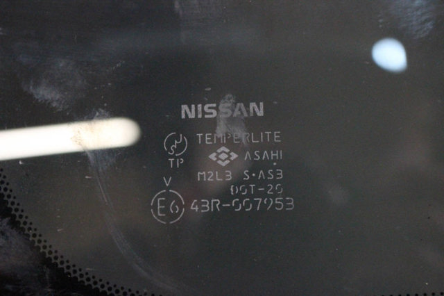 Стекло кузова/багажного отсека, левое 83301JG100 NISSAN