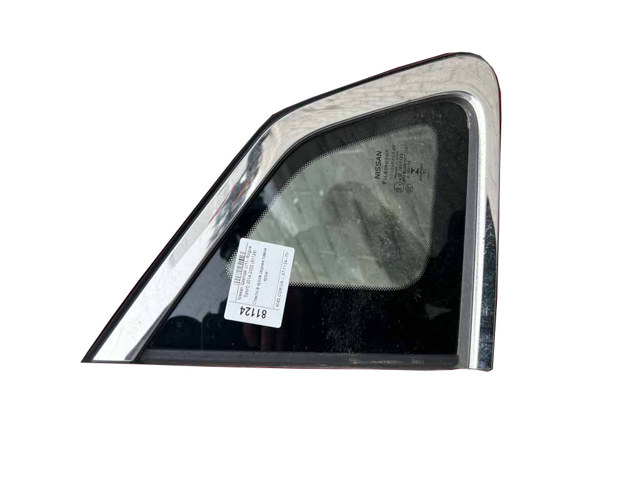 Стекло багажника, левое 833134EA0A NISSAN