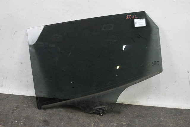 Стекло двери задней левой 834102W020 HYUNDAI