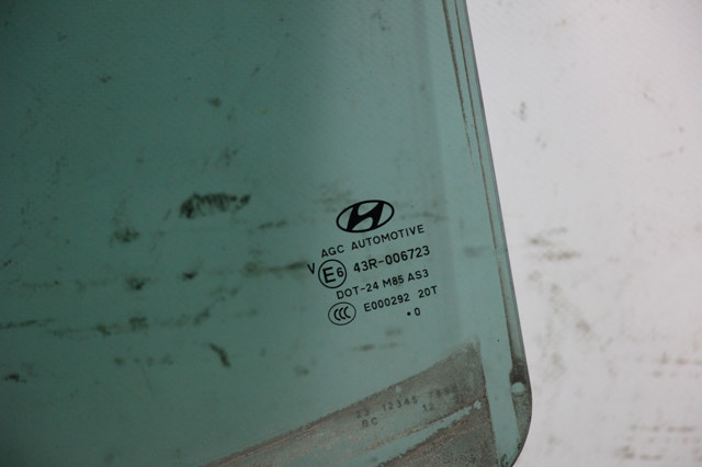 Стекло задней двери, левой 834112Y010A HYUNDAI
