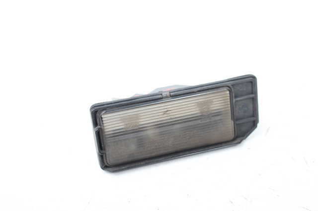 8341A132 Mitsubishi Фонарь подсветки заднего номерного знака