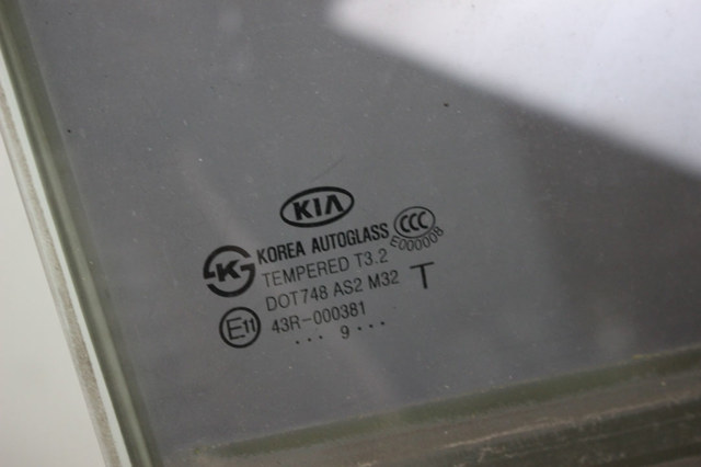 HYUNDAI 834212K010 Стекло двери задней правой в наличии Ужгород