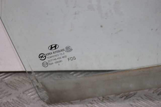 Стекло задней правой двери 834212L010 HYUNDAI