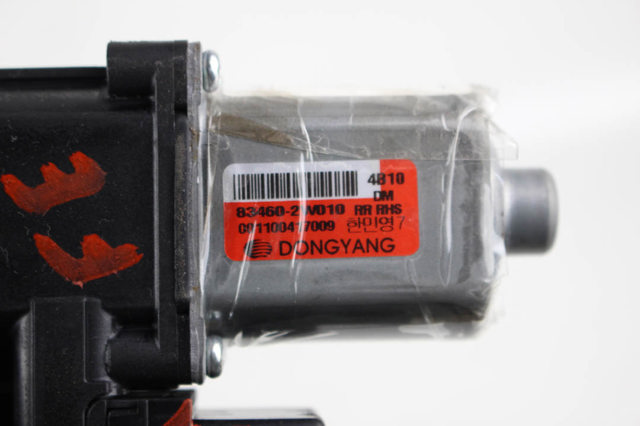 Мотор стеклоподъемника двери задней, правой 834602W010 HYUNDAI