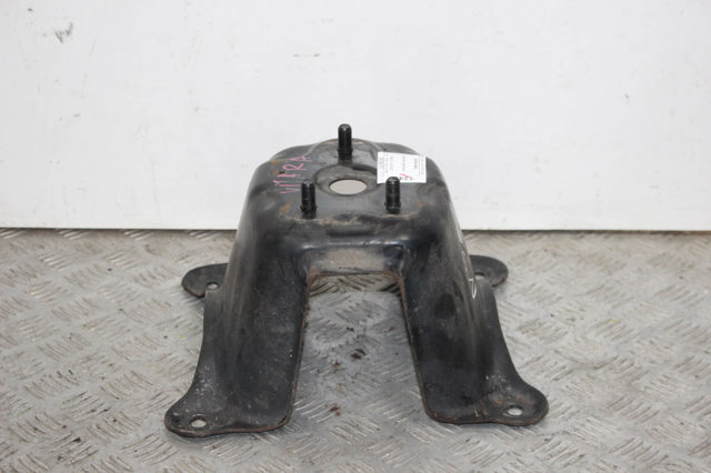 8396165J00 SUZUKI Кронштейн запасного колеса купить в Ужгород