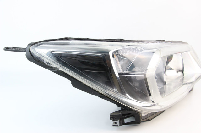 SUBARU 84001SG021 Правая фара в наличии Николаев