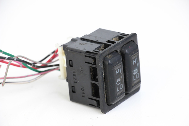Кнопка обогрева сидения 8610A114 MITSUBISHI