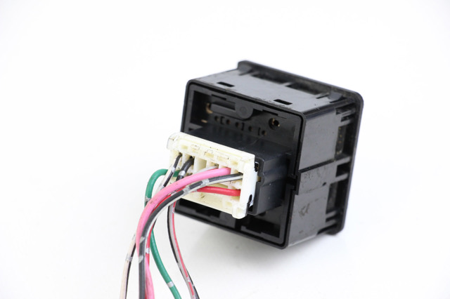 8610A114 MITSUBISHI Кнопка включения обогрева сиденья купить в Житомир