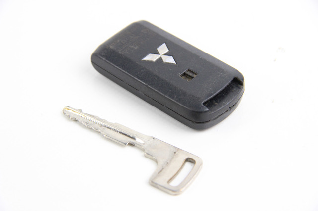 Брелок управления сигнализацией 8637A662 MITSUBISHI