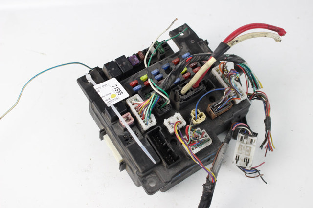 Блок реле и предохранителей Митсубиси Аутлендер II XL