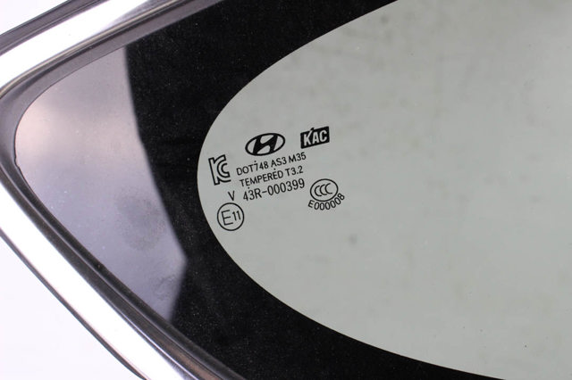 HYUNDAI 878202W000 Стекло кузова (багажного отсека) правое в наличии Ирпень