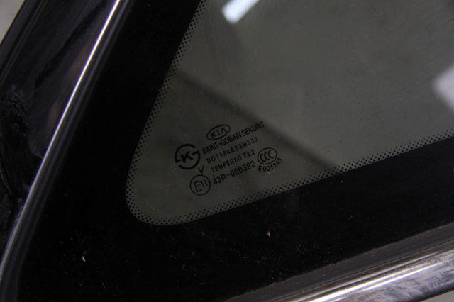 HYUNDAI 87820A2610 Стекло кузова (багажного отсека) правое в наличии Ровно