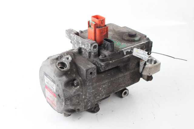 Компрессор системы кондиционирования 8837048022 TOYOTA