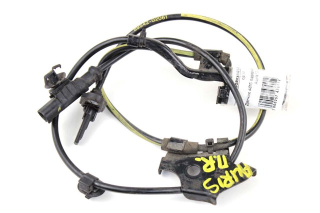 Датчик ABS передний правый 8954202061 TOYOTA