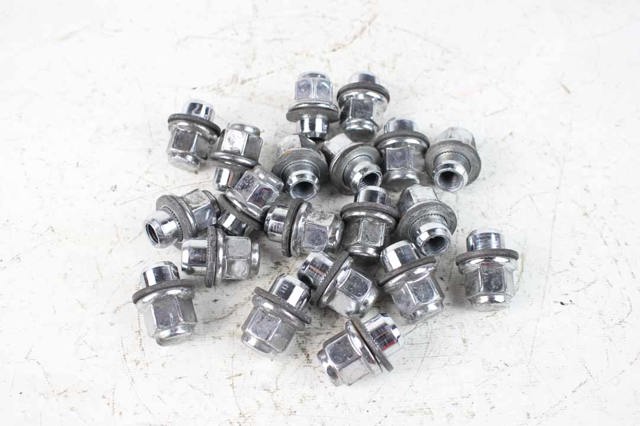 Гайка колеса Toyota Camry VII