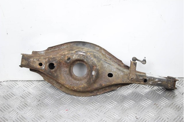 Балансир задний нижний, левый B45A28350C MAZDA
