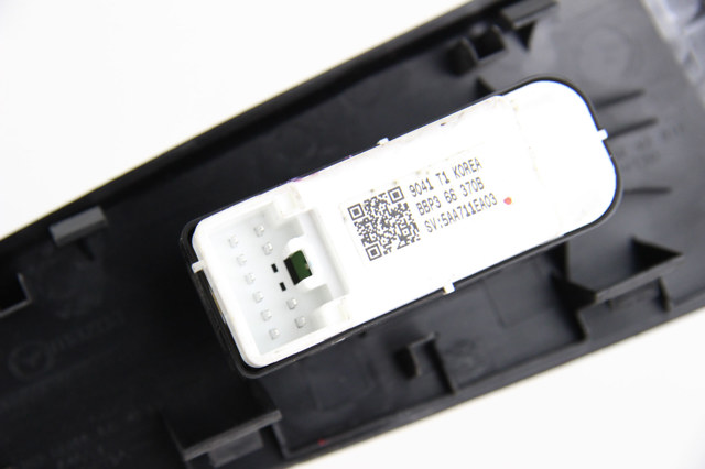 Кнопка подъемника переднего правого стекла BBP366370B MAZDA