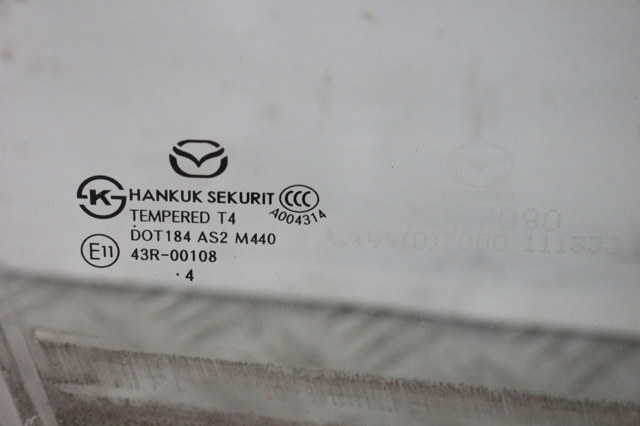 Стекло двери передней правой BHN158510A MAZDA