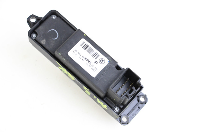 Кнопка подъемника переднего правого стекла BP4K66370 MAZDA