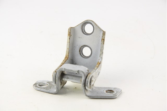 MAZDA F15159210B Петля двери передней правой в наличии Винница