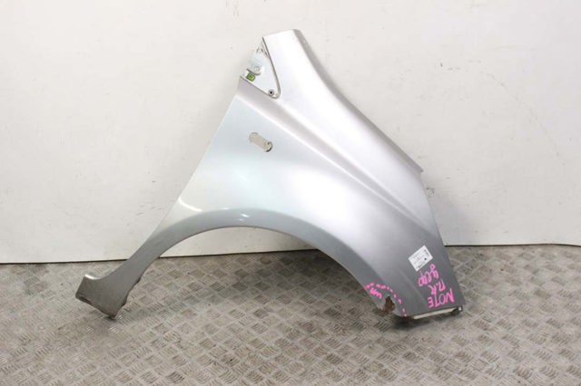 Переднее правое крыло F31009U0M0 NISSAN