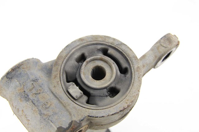 Левый рычаг передней нижней подвески GHP934350B MAZDA