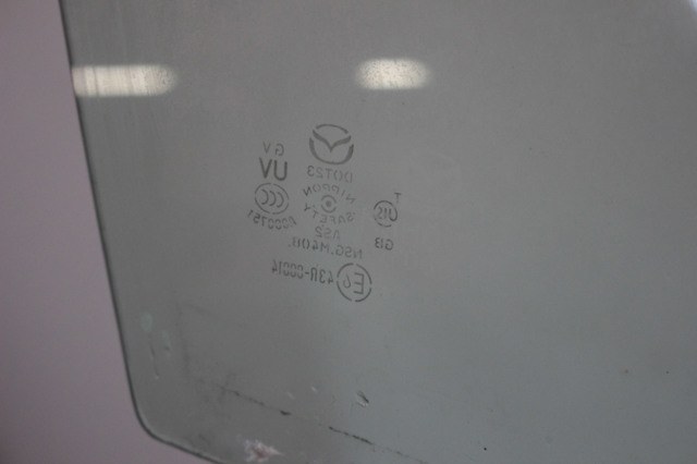 Стекло передней двери, правой GHP958510A MAZDA