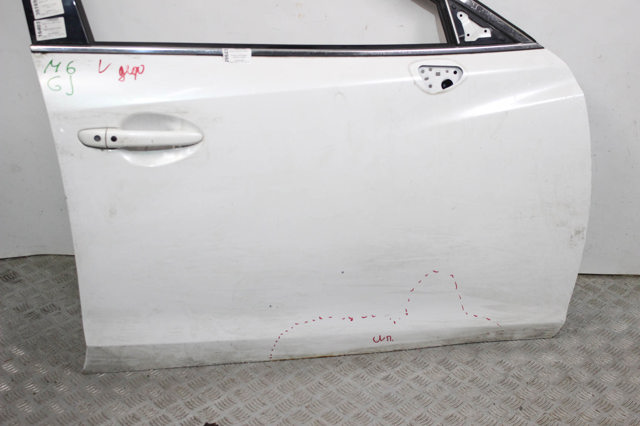 Пассажирская передняя дверь GHY05802XD MAZDA