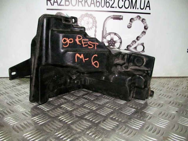 Водяной бачок омывателя стекла GJ6A67481C MAZDA