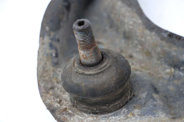 MAZDA GS1D34250C Рычаг передней подвески верхний левый в наличии Ирпень