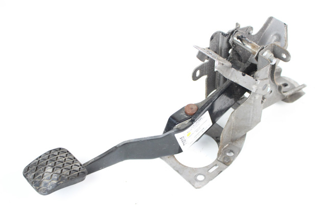 Педаль тормоза GS1D43300B MAZDA