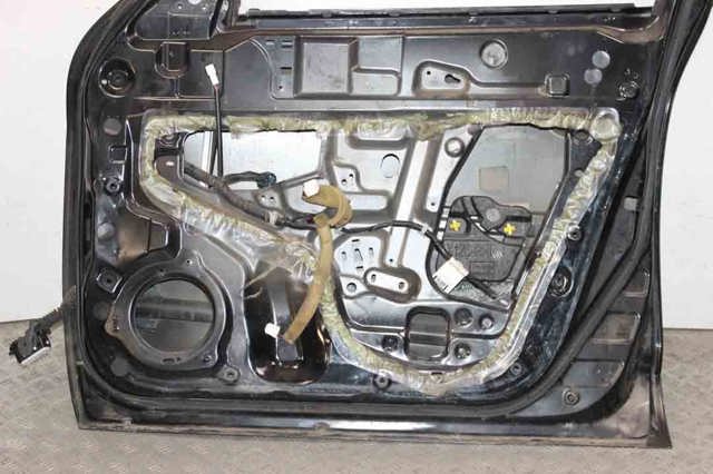 NISSAN H01001KKMC Дверь передняя правая в наличии Украина