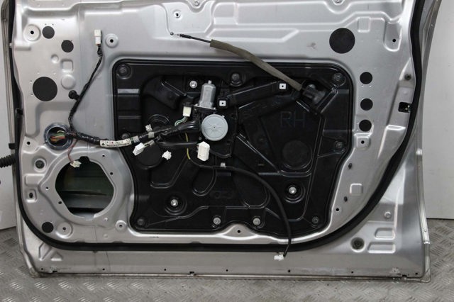 NISSAN H0100JG4MM Дверь передняя правая в наличии Ирпень