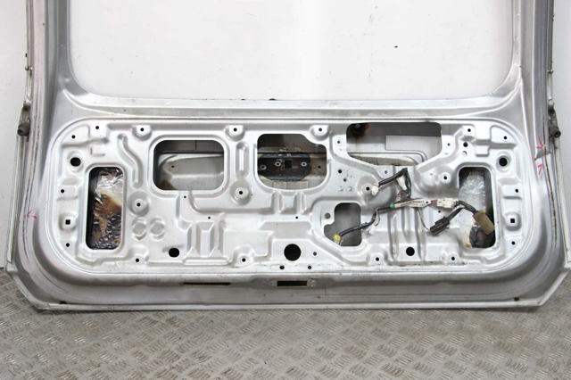 Задняя дверь K010MES6MA NISSAN