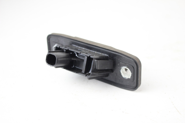 Кнопка привода замка задней 3/5 двери (ляды) KB7W624B0 MAZDA