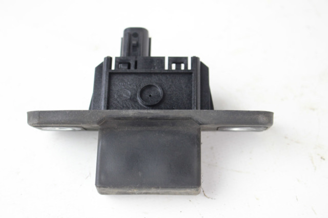 KB7W624B0 MAZDA Кнопка привода замка багажника купить в Винница