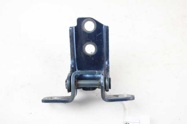 KB7W73240 Петля двери задней левой купить Сумы