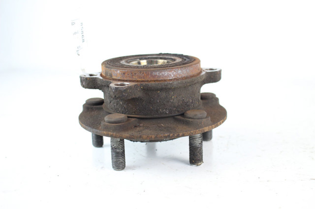 Подшипник в сборе со ступицей передний KD353304XD MAZDA