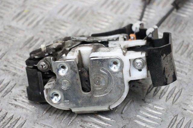 Замок двери задней правой MN145942 MITSUBISHI