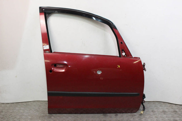 Пассажирская передняя дверь MN161884 MITSUBISHI