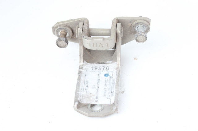 Дверной шарнир правый передний MR271687 MITSUBISHI