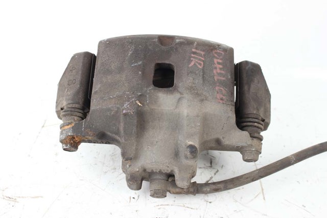 Суппорт тормозной передний правый MR370776 MITSUBISHI