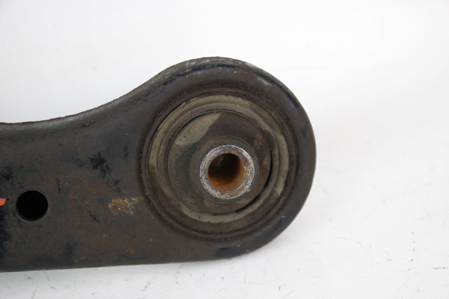 Правый рычаг передней нижней подвески MR403420 MITSUBISHI