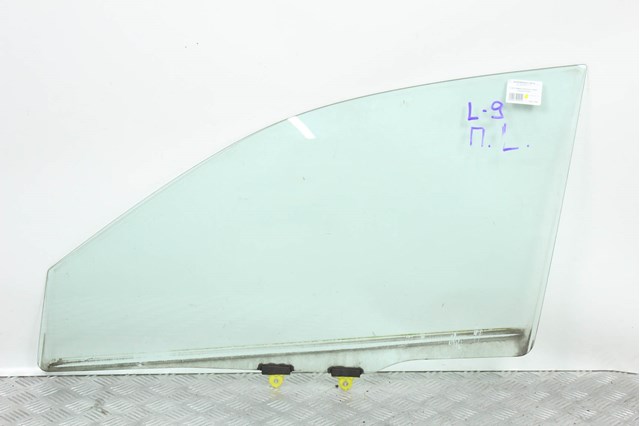 Стекло передней двери, левой MR525731 MITSUBISHI