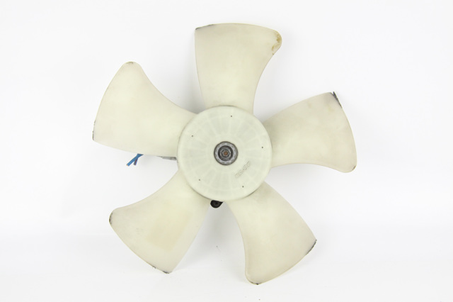 Мотор вентилятора системы охлаждения, левый MR552031 MITSUBISHI
