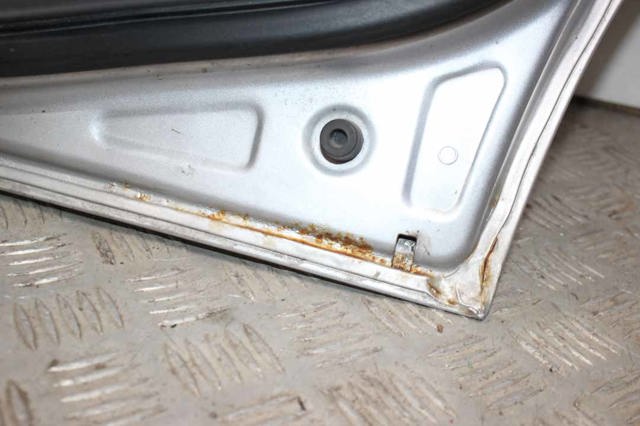 Задняя правая дверь MR954672 MITSUBISHI