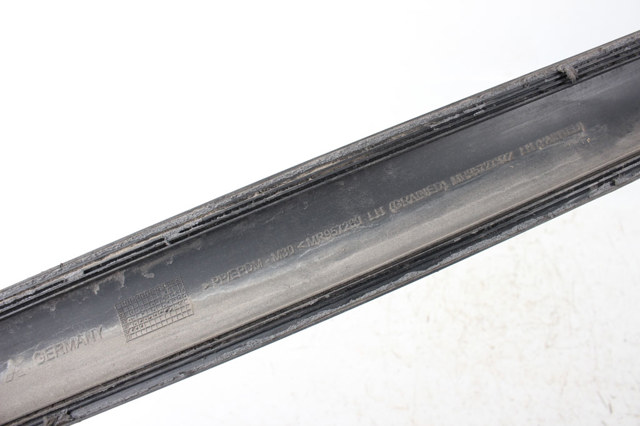 Накладка передней двери MR957269 MITSUBISHI