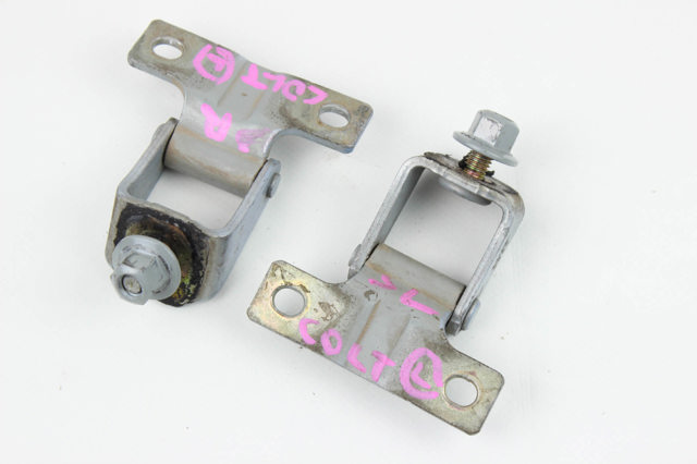MR959489 Петля задней двери купить Черкассы